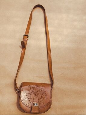 Women's Tan Leather Crossbody Bag - Classic Saddle Design